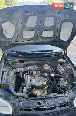Хэтчбек Opel Corsa 1999 в 