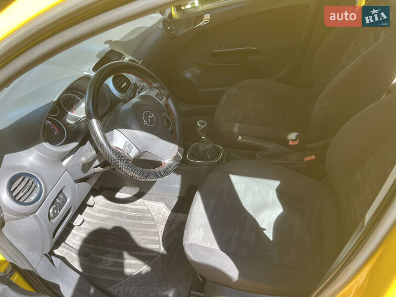 Хэтчбек Opel Corsa 2011 в Нежине