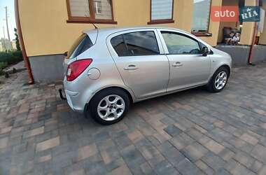Хэтчбек Opel Corsa 2009 в 