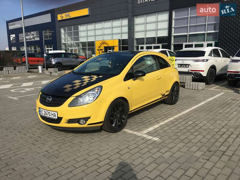 Хэтчбек Opel Corsa 2010 в 