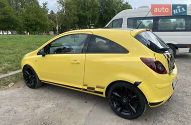 Хэтчбек Opel Corsa 2010 в 