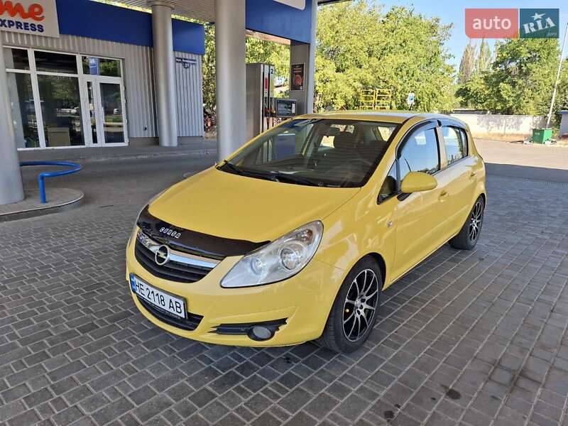 Хэтчбек Opel Corsa 2007 в 