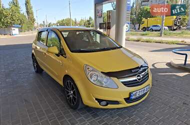 Хэтчбек Opel Corsa 2007 в 