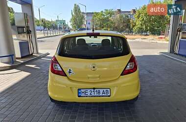 Хэтчбек Opel Corsa 2007 в 