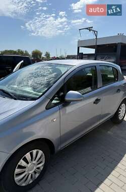 Хэтчбек Opel Corsa 2009 в 