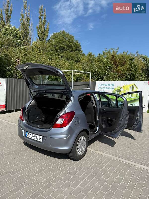 Хэтчбек Opel Corsa 2009 в Каменец-Подольском