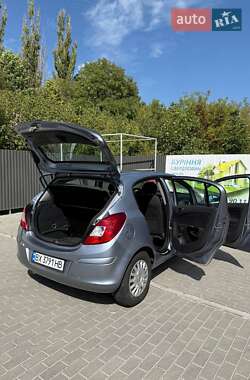 Хэтчбек Opel Corsa 2009 в 