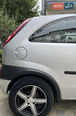 Хэтчбек Opel Corsa 2002 в 