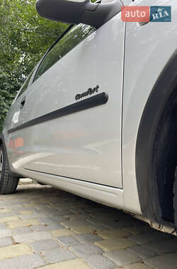 Хэтчбек Opel Corsa 2002 в 