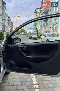 Хэтчбек Opel Corsa 2002 в 