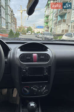 Хэтчбек Opel Corsa 2002 в 
