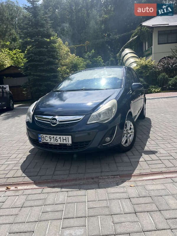Хэтчбек Opel Corsa 2011 в Дрогобыче
