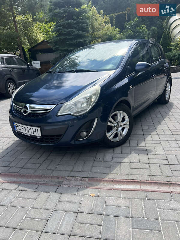 Хэтчбек Opel Corsa 2011 в Дрогобыче