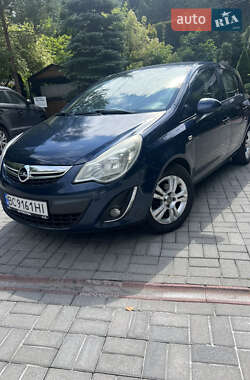 Хэтчбек Opel Corsa 2011 в 