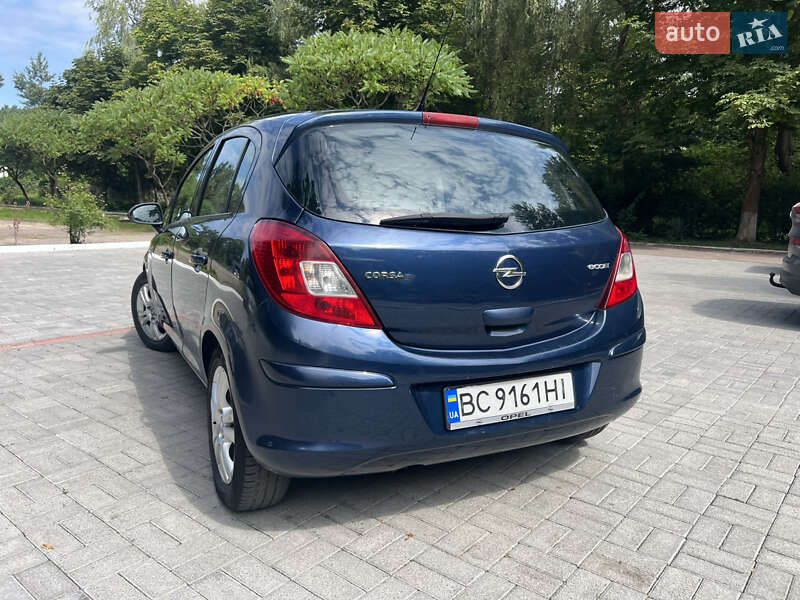 Хэтчбек Opel Corsa 2011 в Дрогобыче