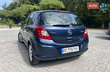 Хэтчбек Opel Corsa 2011 в 