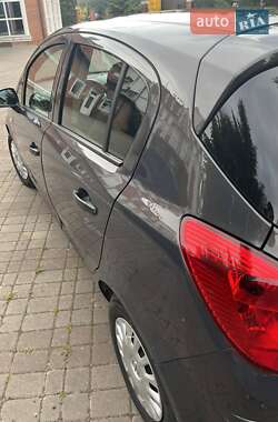 Хэтчбек Opel Corsa 2013 в 