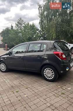 Хэтчбек Opel Corsa 2013 в 