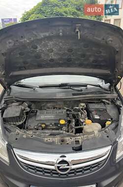 Хэтчбек Opel Corsa 2013 в 