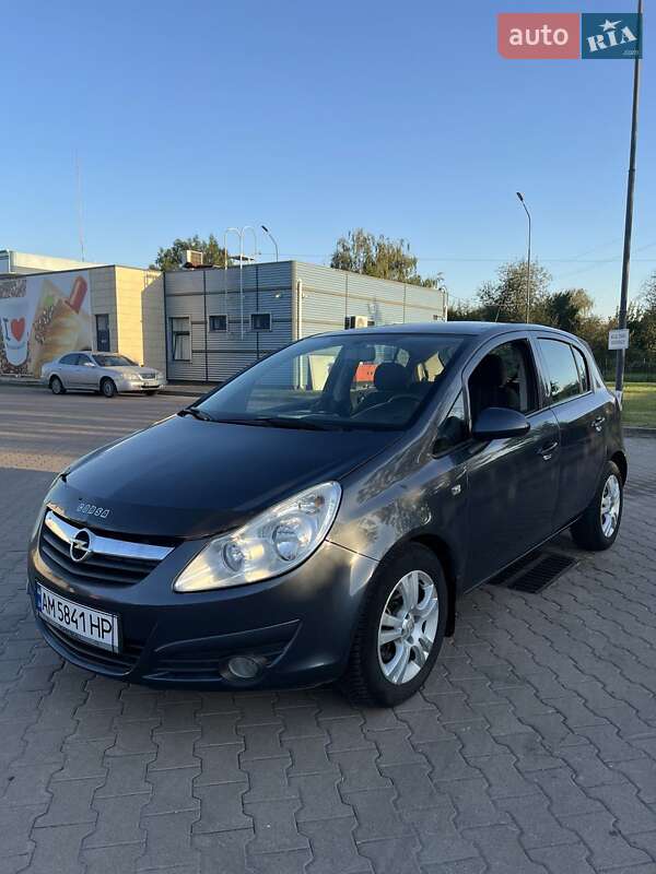 Хэтчбек Opel Corsa 2008 в 