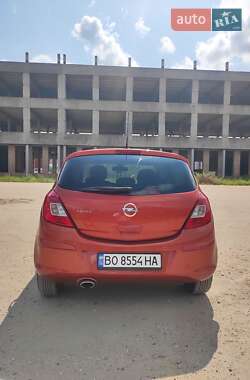 Хэтчбек Opel Corsa 2011 в 