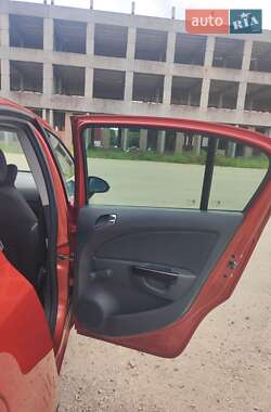 Хэтчбек Opel Corsa 2011 в 