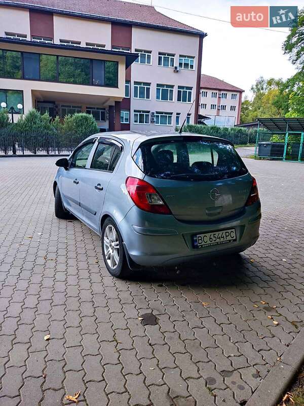 Хэтчбек Opel Corsa 2007 в Ужгороде
