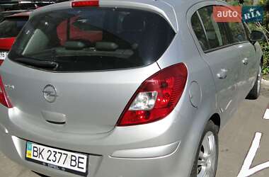 Хэтчбек Opel Corsa 2012 в 