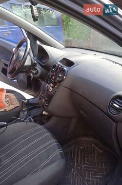 Хэтчбек Opel Corsa 2010 в Иванковичах