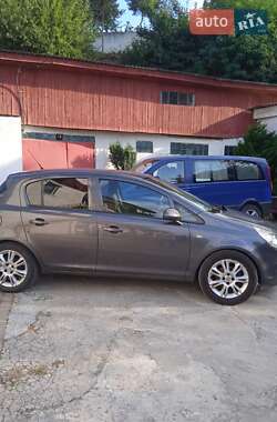Хэтчбек Opel Corsa 2010 в Иванковичах