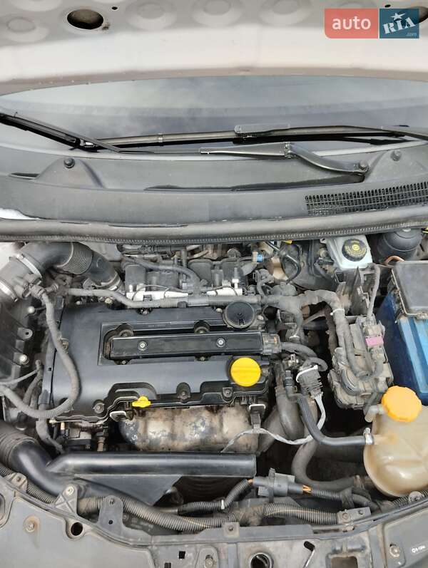 Хэтчбек Opel Corsa 2012 в Кривом Роге