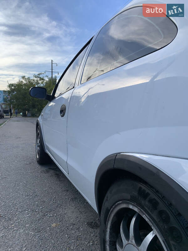 Хэтчбек Opel Corsa 2004 в Днепре