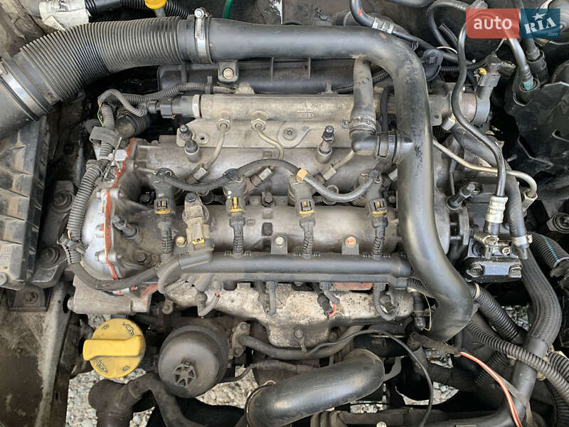 Хэтчбек Opel Corsa 2004 в Днепре