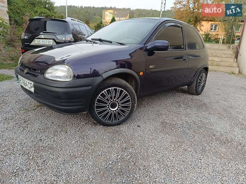Хэтчбек Opel Corsa 2000 в 