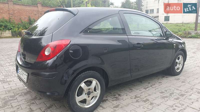 Хэтчбек Opel Corsa 2011 в Черновцах