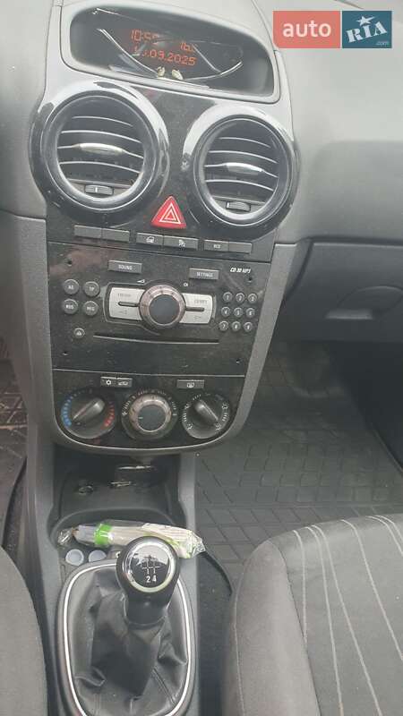 Хэтчбек Opel Corsa 2011 в Черновцах