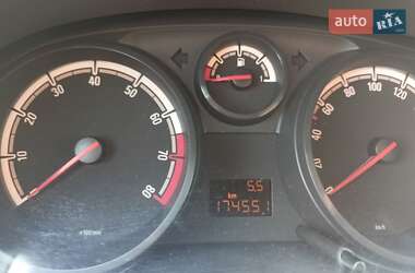 Хэтчбек Opel Corsa 2013 в 