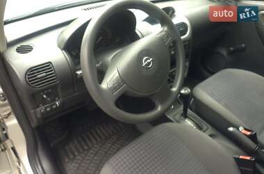 Хэтчбек Opel Corsa 2002 в 