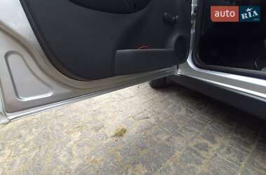 Хэтчбек Opel Corsa 2002 в 