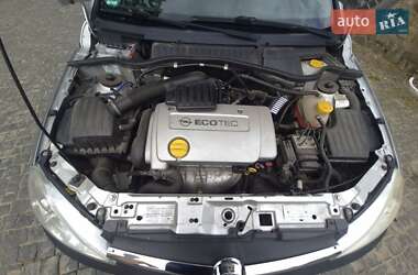 Хэтчбек Opel Corsa 2002 в 