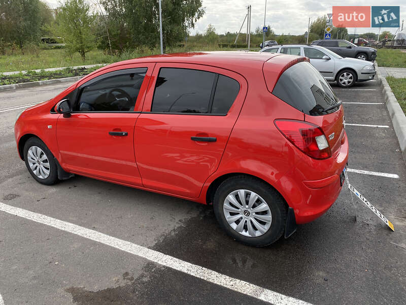 Хэтчбек Opel Corsa 2008 в Ровно
