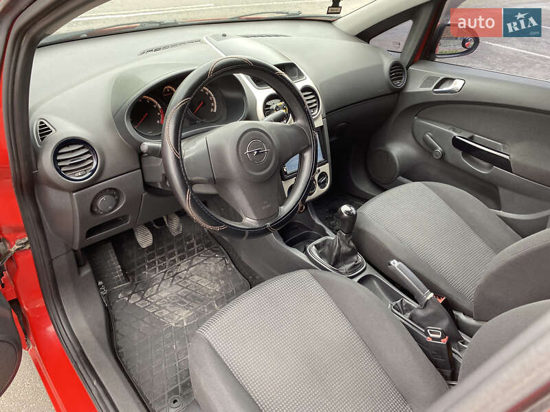 Хэтчбек Opel Corsa 2008 в Ровно