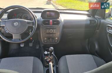 Хэтчбек Opel Corsa 2006 в 