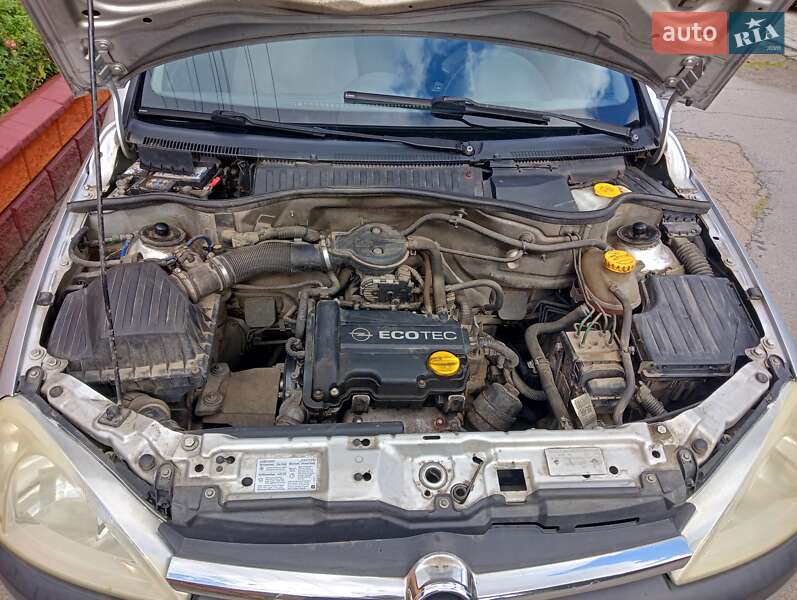 Хэтчбек Opel Corsa 2002 в Ровно