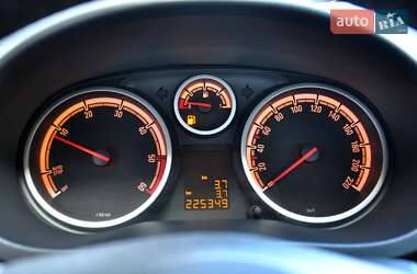 Хэтчбек Opel Corsa 2013 в 