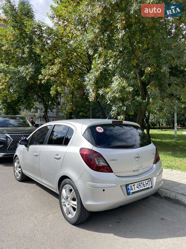 Хэтчбек Opel Corsa 2010 в Ивано-Франковске