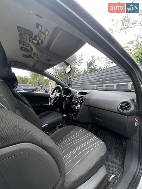Хэтчбек Opel Corsa 2010 в Ивано-Франковске