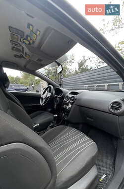 Хэтчбек Opel Corsa 2010 в 