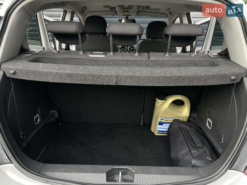 Хэтчбек Opel Corsa 2010 в Ивано-Франковске