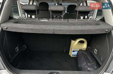 Хэтчбек Opel Corsa 2010 в 